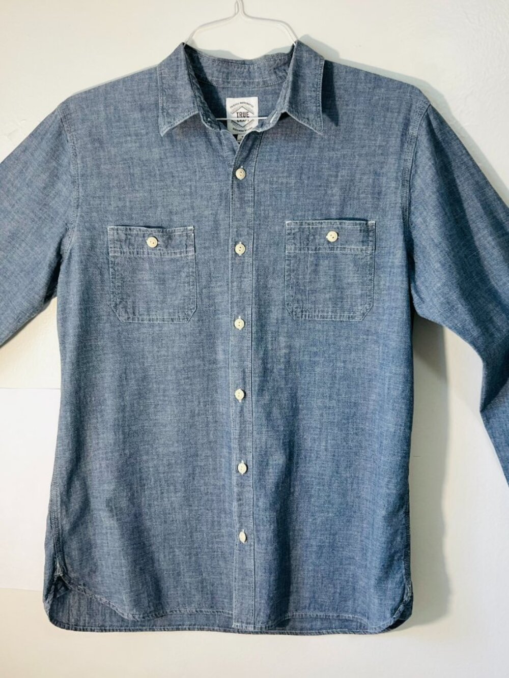 Pre-Owned TRUE CRAFT Size M Long Sleeve Chambray Button-Down Shirt - Blue
